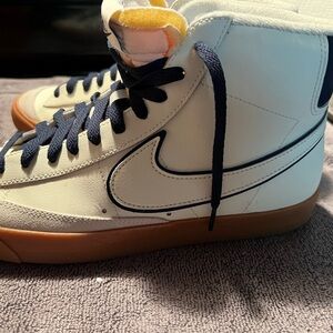 Nike Blazer Mid size 10